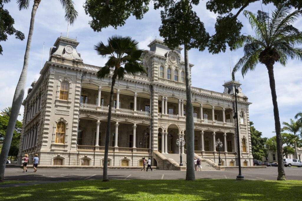 How Do I Visit The Iolani Palace In Honolulu?