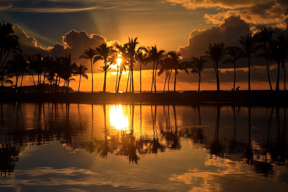 Whats The Best Spot To Catch A Stunning Hawaiian Sunset?