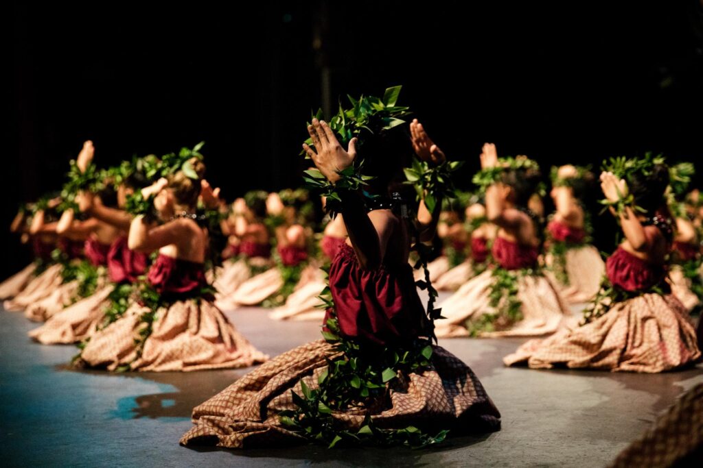 Whats The Best Way To Experience A Traditional Hawaiian Hula Dance?