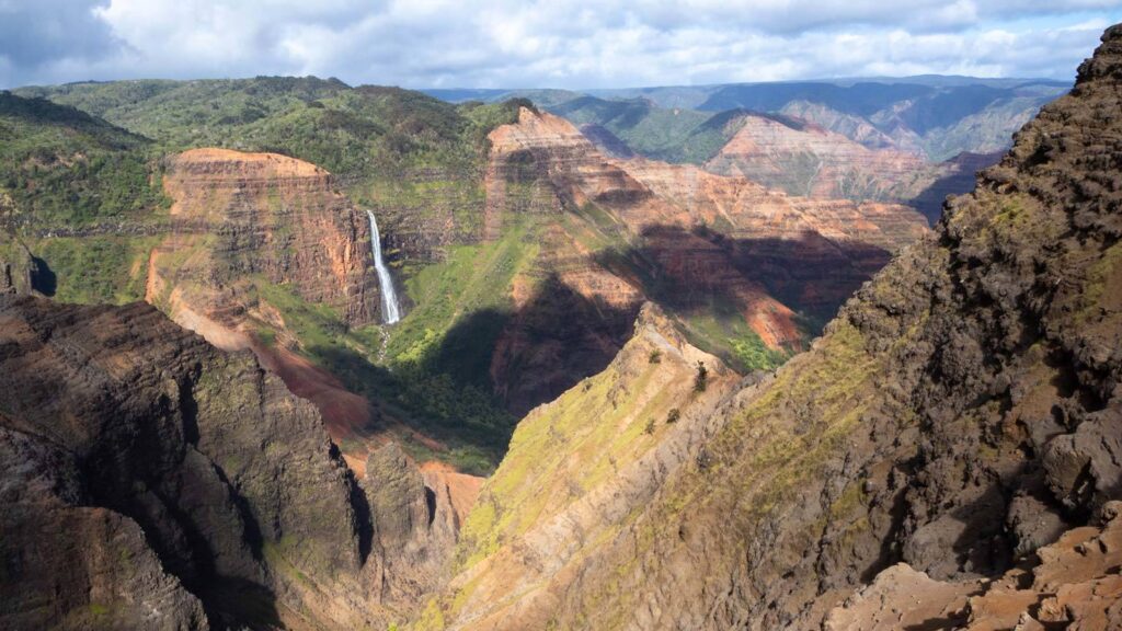 Whats The Best Way To Explore The Waimea Canyon In Kauai?